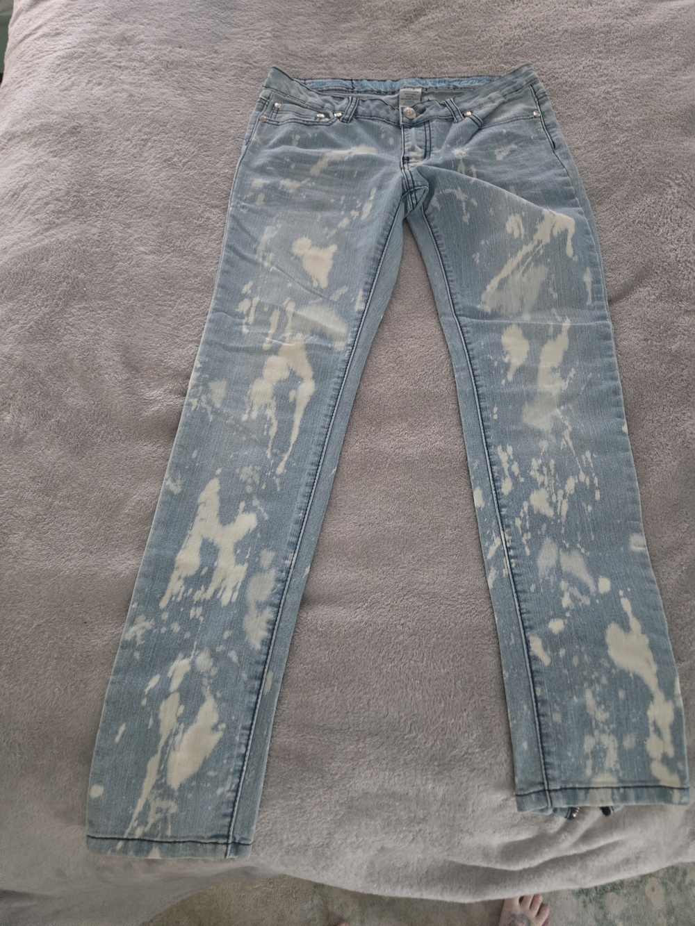 Women’s Light Blue Bleach-Splatter Jeans